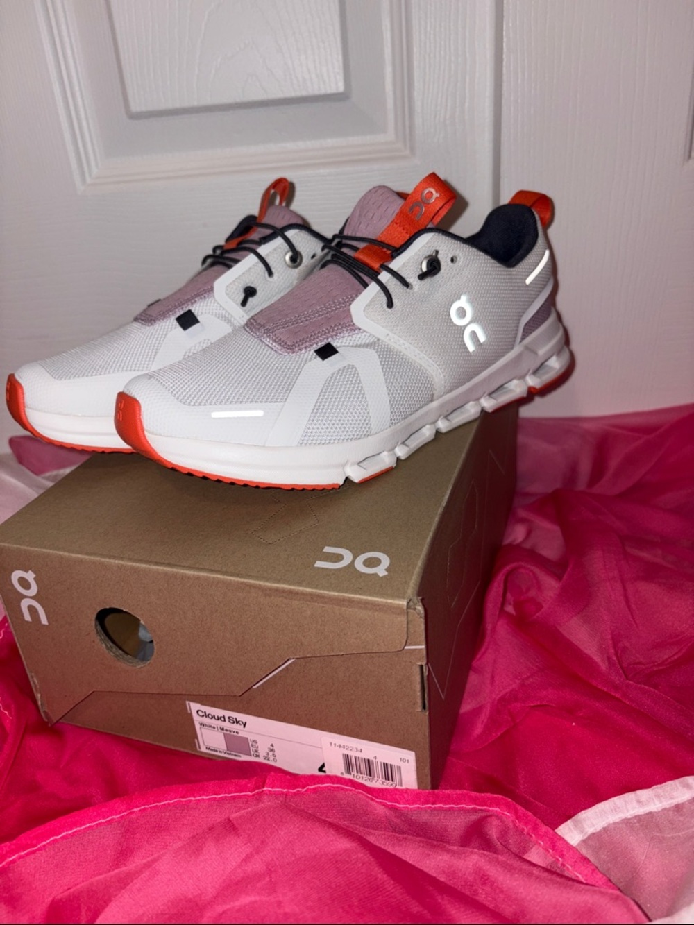 On Running Kids Cloud Sky Sneakers in White & Mauve